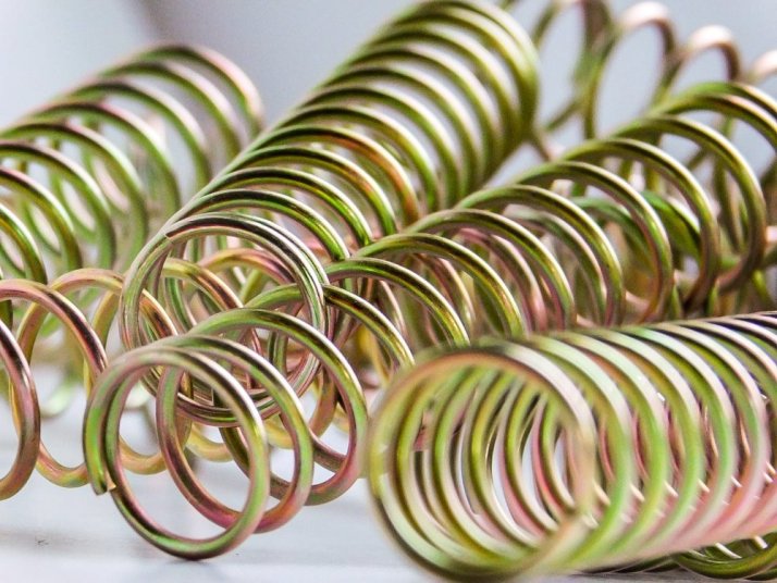 Výroba pružin přes 1000 druhů pružin skladem